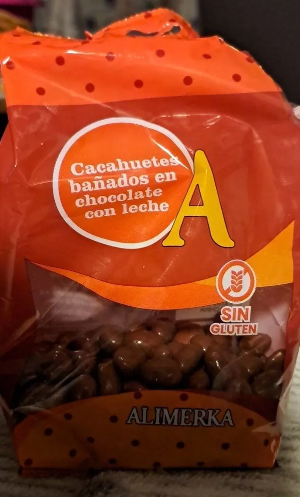 Cacahuetes bañados en chocolate con leche