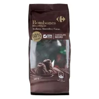 Bombones rellenos de avellana, almendra y cacao