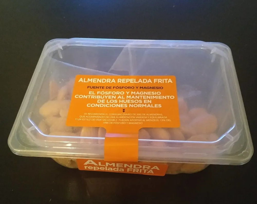 Almendra repelada frita