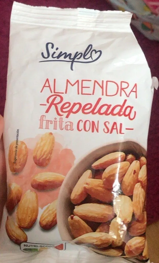 Almendra repelada frita con sal