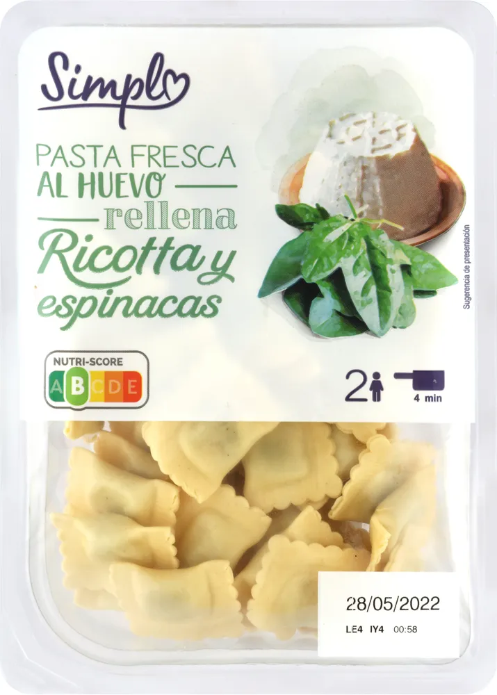 Pasta fresca huevo rellena ricotta y espinacas