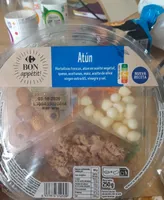 Atún. Hortalizas frescas, atún, queso, aceitunas y maíz. Con salsa vinagreta