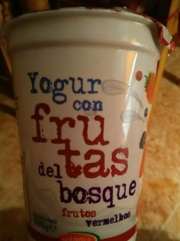 Yogur con frutas del bosque