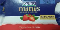Minis griego ligero con una capa de fresa