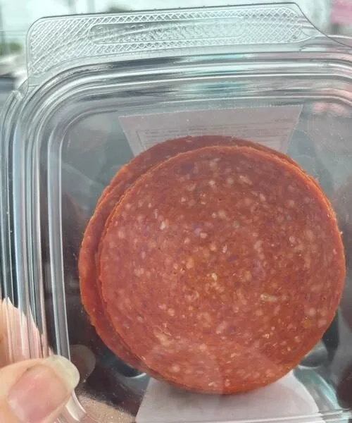 Uncured pepperoni fresh sliced