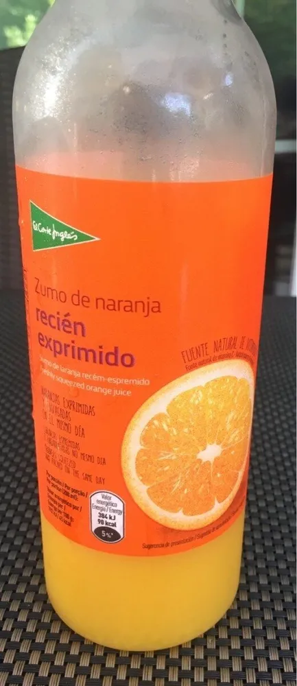 Zumo de naranja recién exprimido