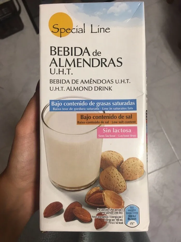 Bebida de almendras sin gluten y sin lactosa