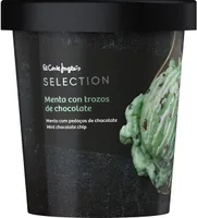 Helado de menta con trozos de chocolate tarrina