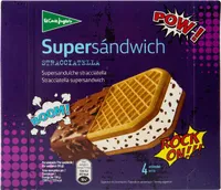 Supersándwich helado de stracciatella con cobertura