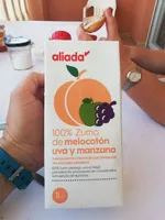 De zumo de melocotón, uva y manzana brik