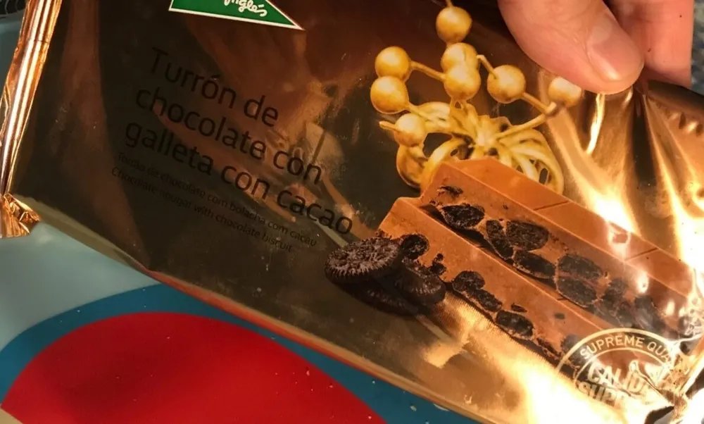Turrón de chocolate con galleta con cacao