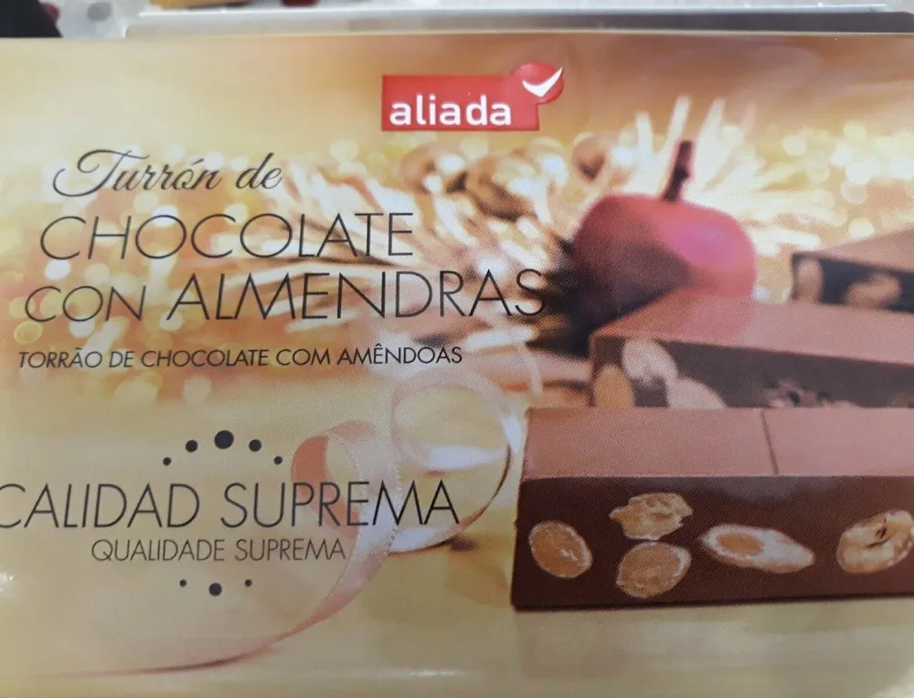 Turrón de chocolate con almendras