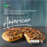 Pizza american con carne de vacuno, bacon y salsa barbacoa