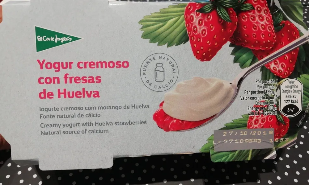 Yogur cremoso con fresas de Huelva
