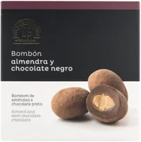 Bombón de almendra y chocolate negro