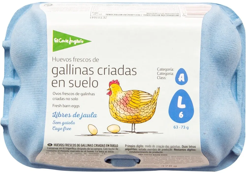 Huevos frescos de gallinas crisdss en suelo