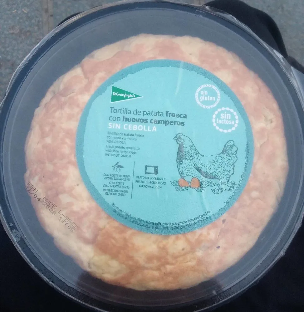 Tortilla de patata fresca de huevos camperos sin cebolla