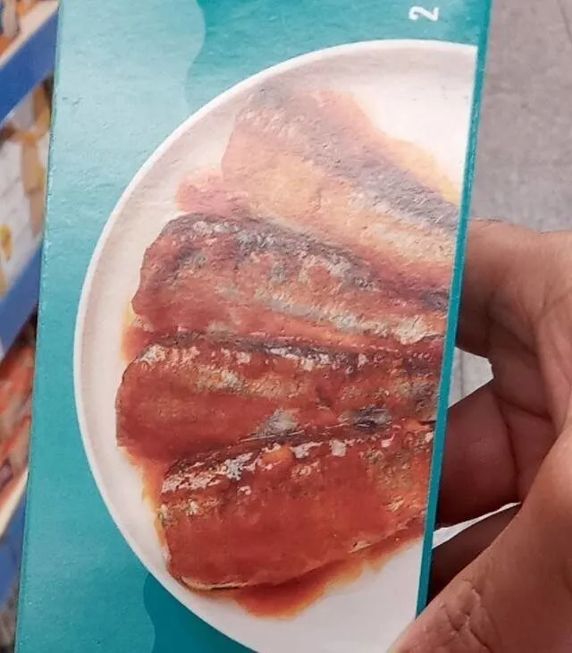 Sardinas con salsa de tomate