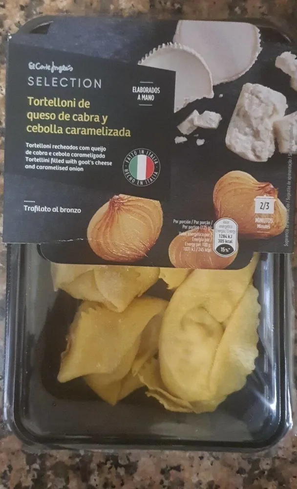 Tortelloni de queso de cabra y cebolla caramelizada