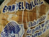 Pan a mano en horno de leña