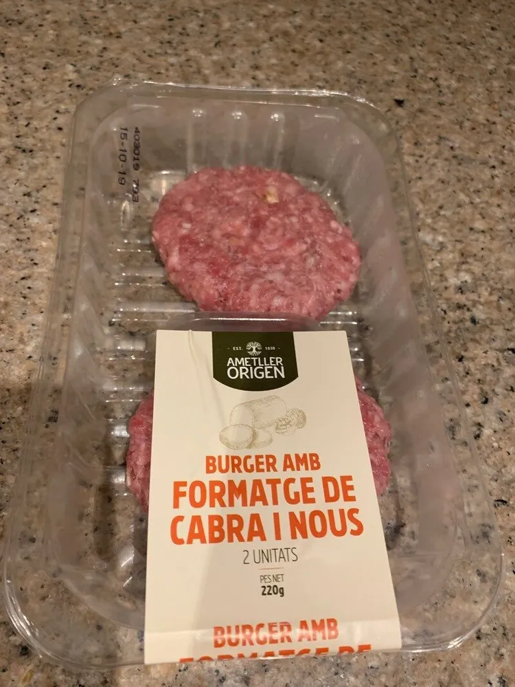 Burger amb formatge de cabra i nous