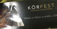 Trenza de crema de queso y cerezas