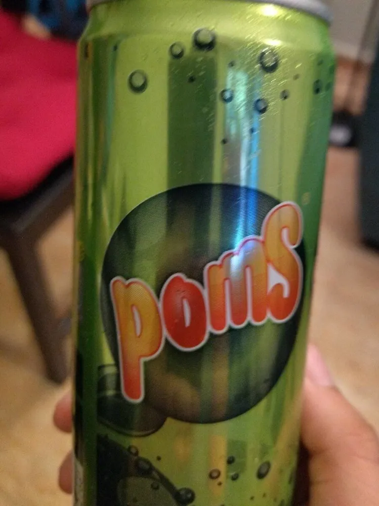Bebida sabor manzana con gas