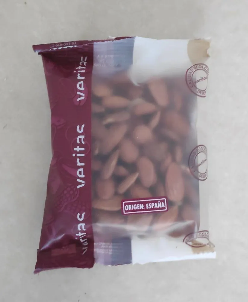 Almendra cruda piel