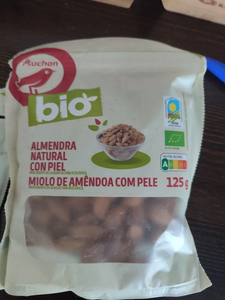 Almendras crudas con piel