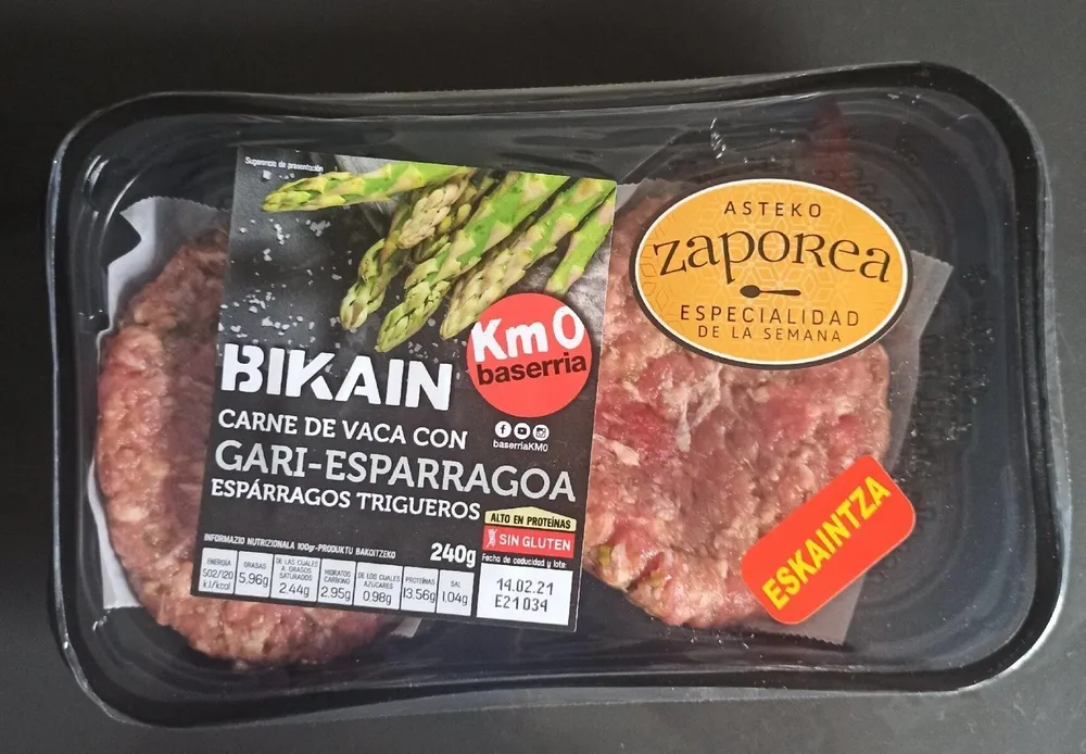 Carne de vaca con espárragos trigueros