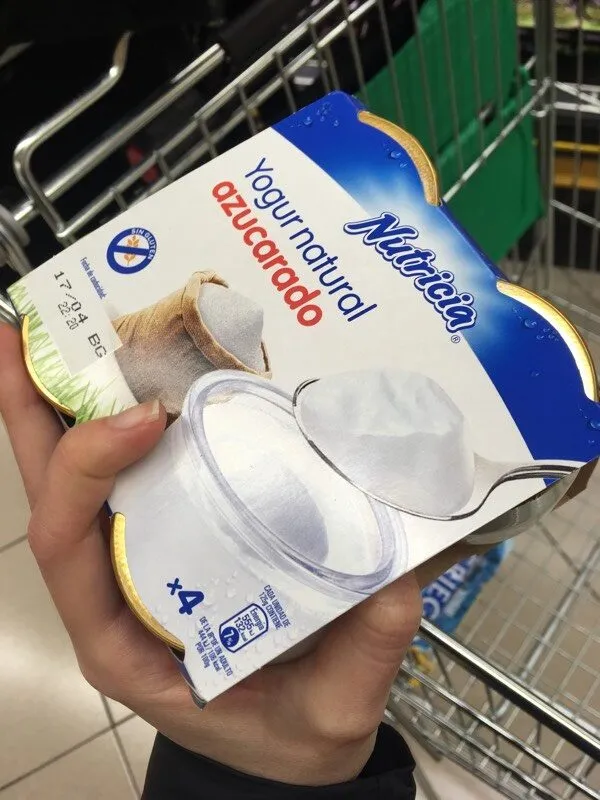 Yogur natural azucarado