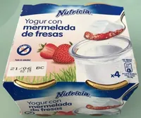 Yogur con mermelada de fresas