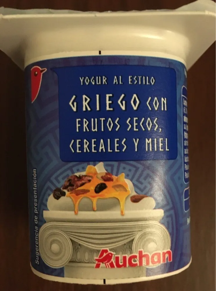 Yogur al estilo griego con frutos secos, cereales y miel