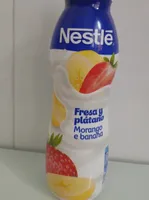 Bebida a base de leche fermentada con zumos de fresa y platano