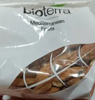 Almendra con piel