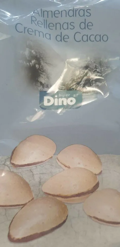 Almendras rellenas de crema de cacao