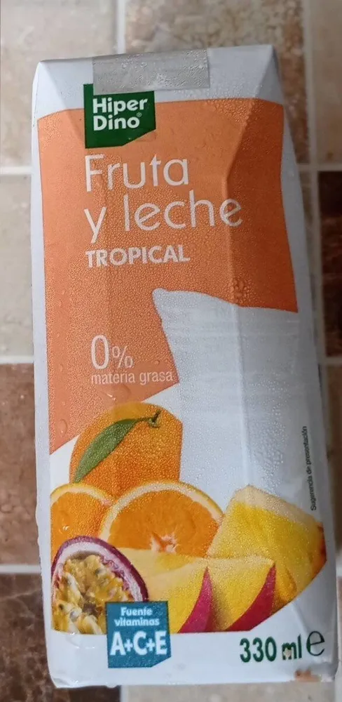 Fruta y leche tropical