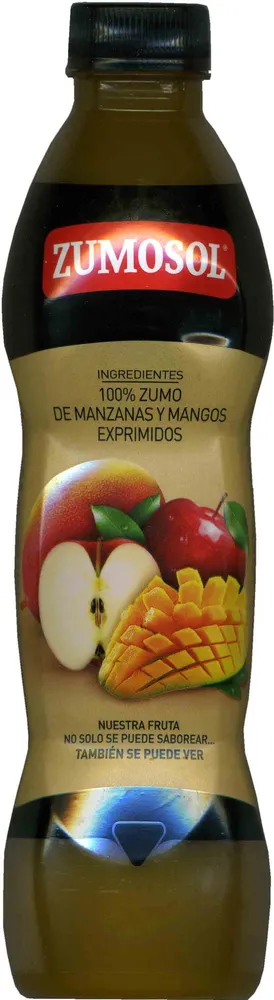 Zumo de manzanas y mangos exprimidos