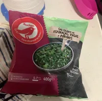 Salteado de espinacas, pasas y piñones