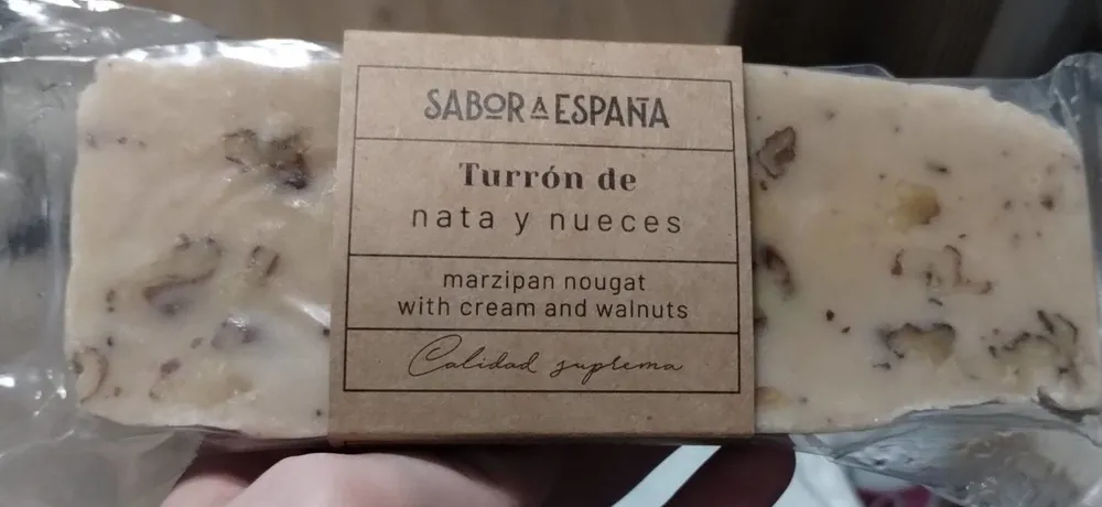 Turrón de nata y nueces