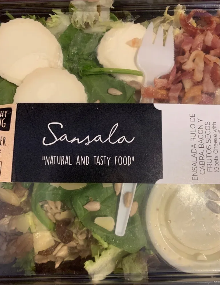 Ensalda rulo de cabra, bacon y frutos secos