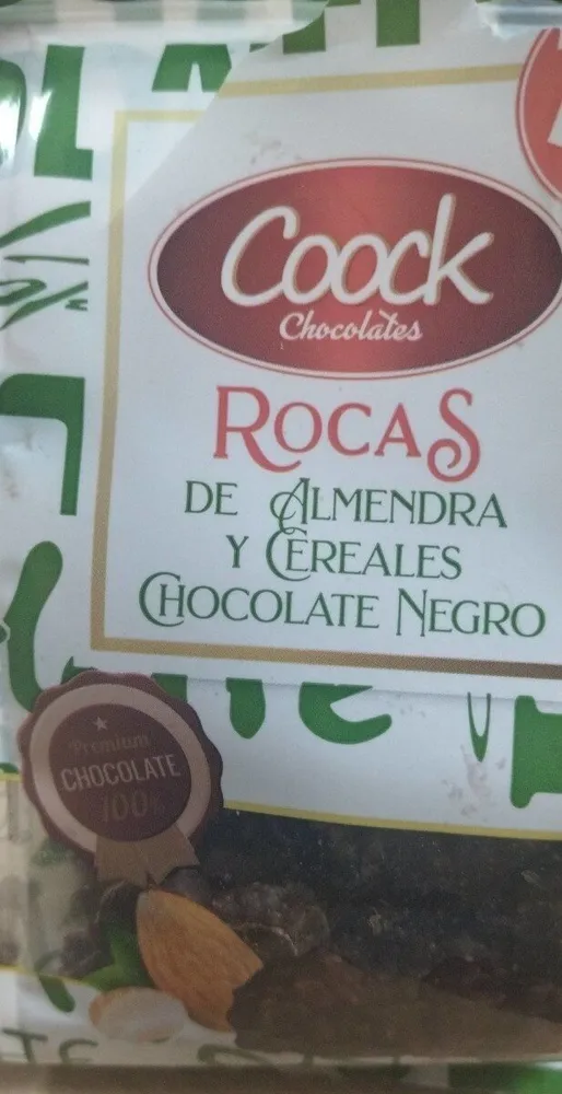 Rocas de almendra y cereal chocolate negro