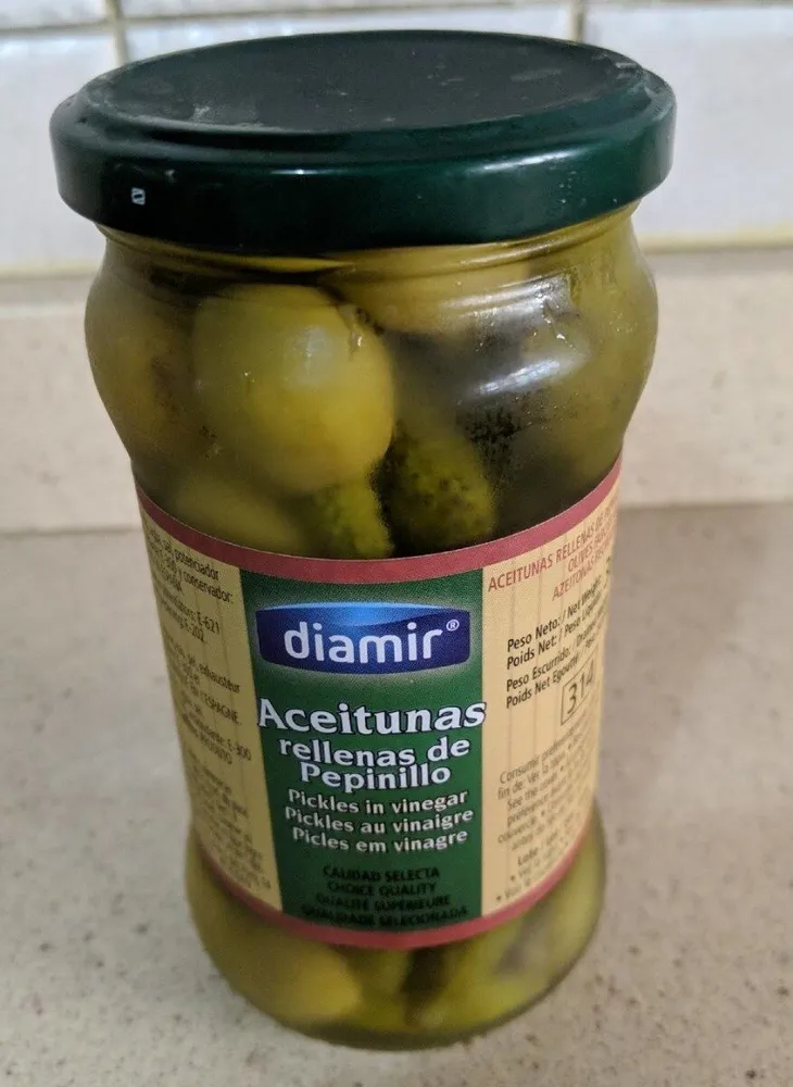 Aceitunas rellenas de pepinillo