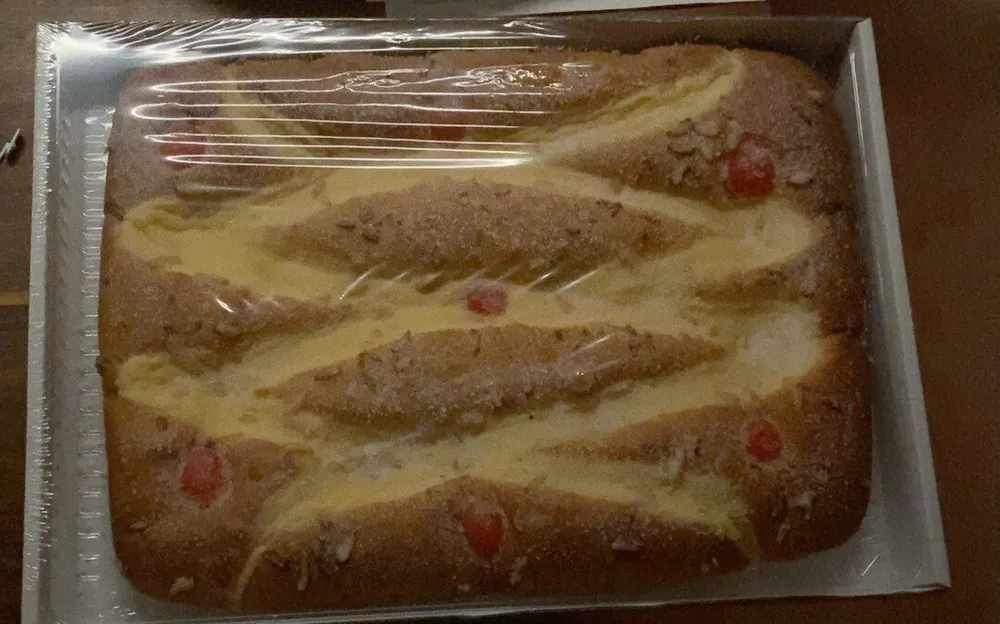 Coca de briox con crema