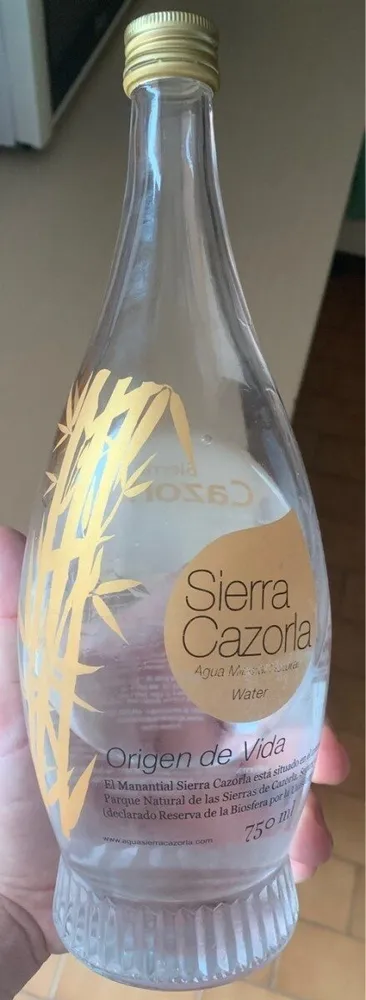 Agua mineral natural