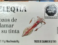Trozos de calamar en su tinta