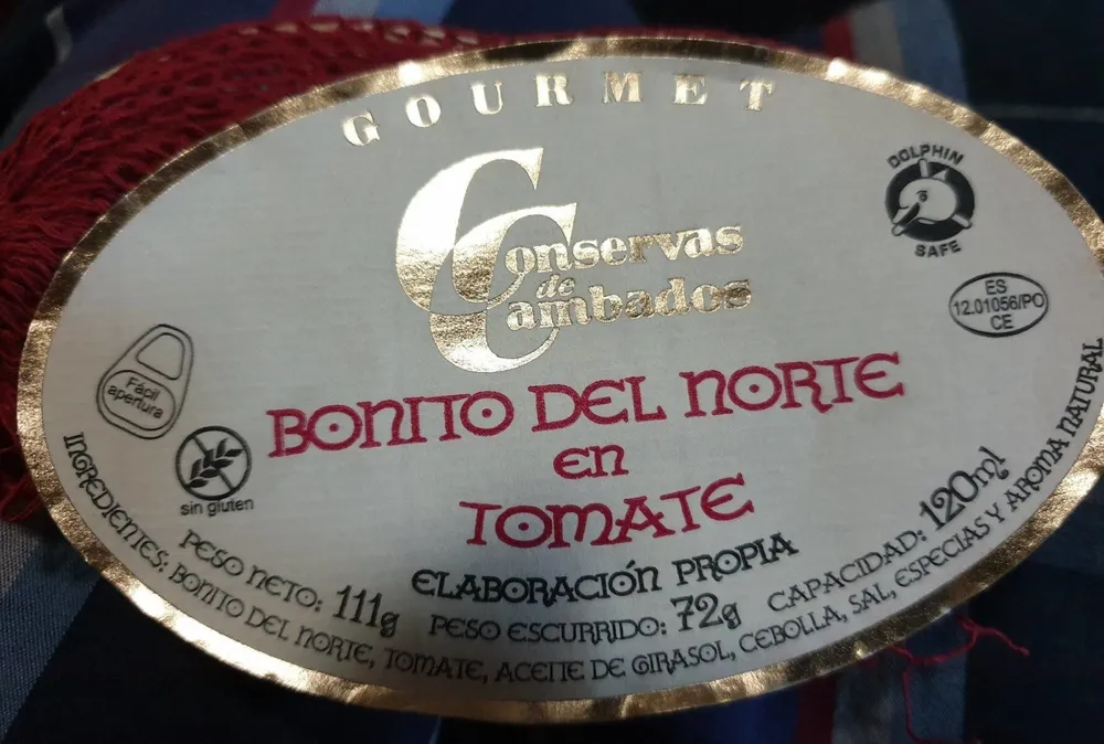 Bonito del norte con tomate