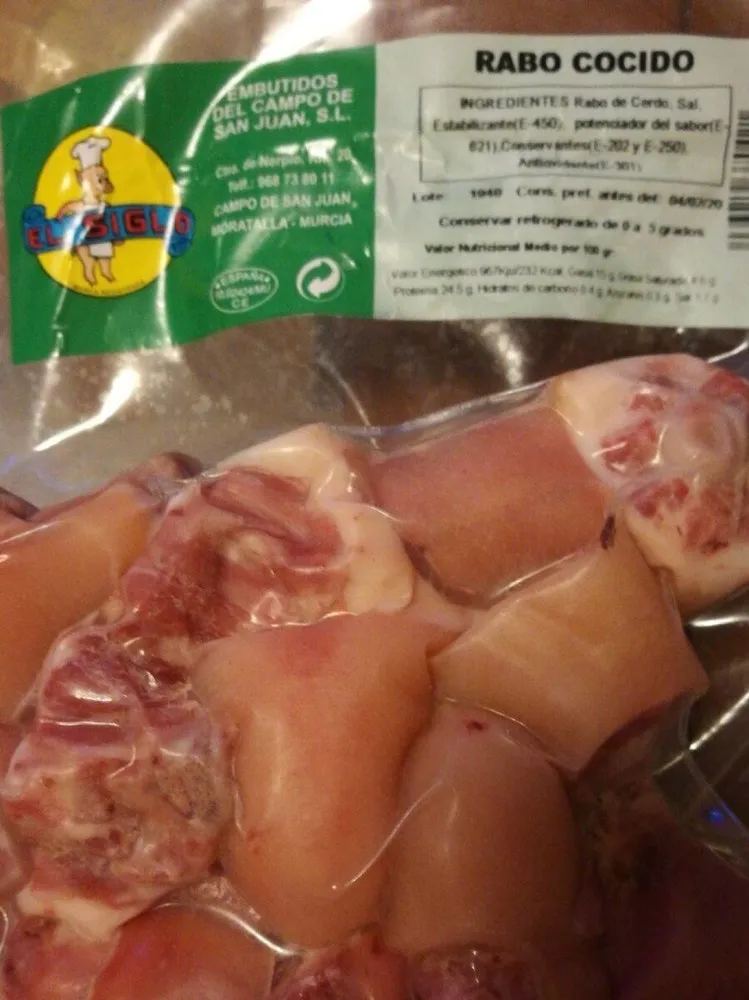 Rabo de cerdo cocido
