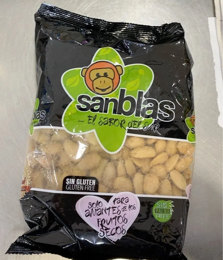 Almendra repelada frita