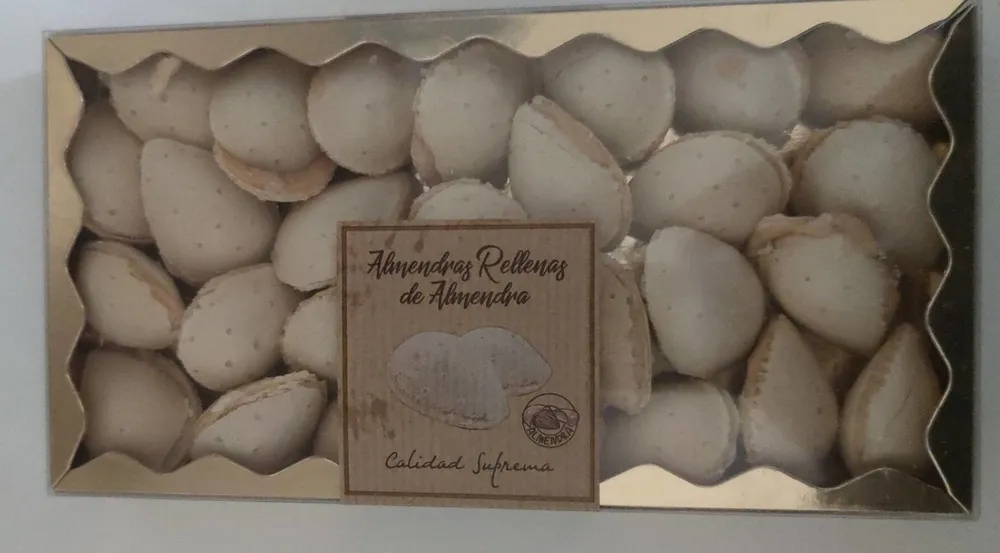 Almendras rellena de almendras